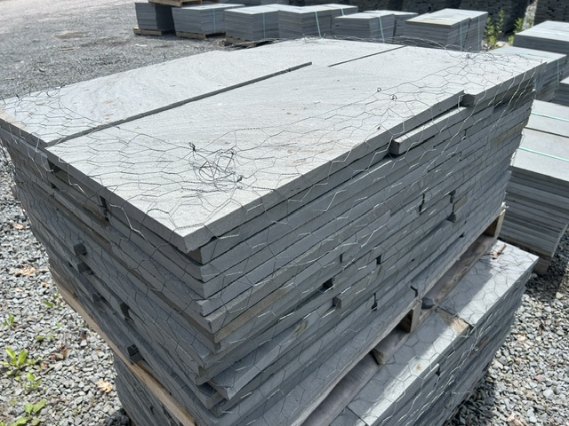 Lot #4: 2 pallets 1" Bluestone Patio Kit